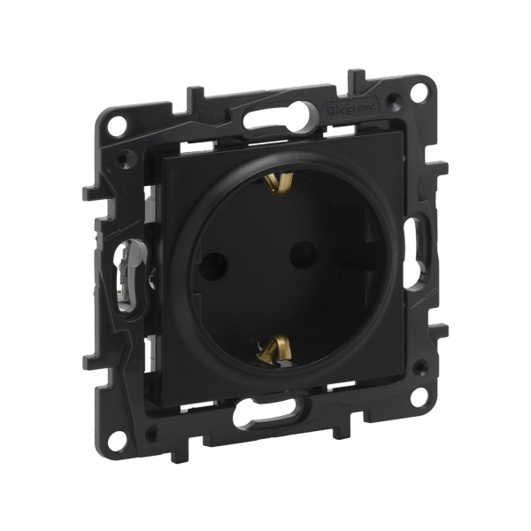 Розетка 2К+З Niloe Step 16А 250 В винт. клеммы Чёрный new